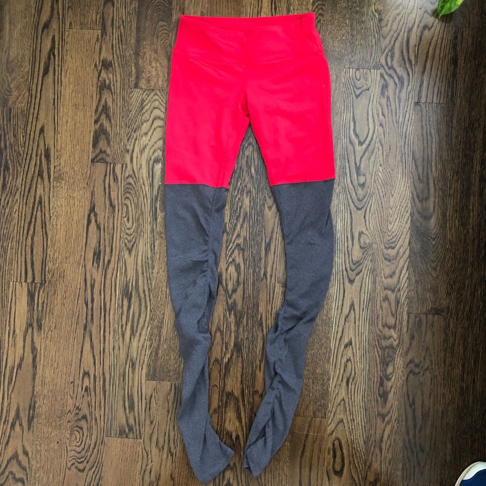 Alo Yoga Goddess Leggings in Red/Heather Gray - S